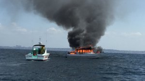 A boat caught fire off the coast of Malaga Cove on May 14, 2018. (Credit: Andre Zietsman)
