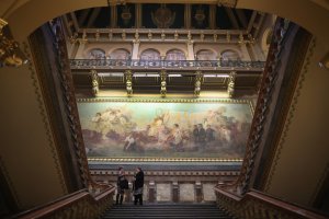 Two people are seen in the Iowa State Capitol building on Jan. 27, 2016 in Des Moines. (Credit: Christopher Furlong/Getty Images)