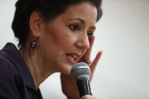 Oakland Mayor Libby Schaaf speaks to students at Edna Brewer Middle School about the U.S. Constitution on January 19, 2018 in Oakland, California. (Credit: Justin Sullivan/Getty Images)