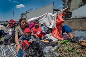 Gabriela Hernandez sits with her two sons on April 14, 2018 after traveling through Mexico to request asylum in the U.S. (Credit: CNN)