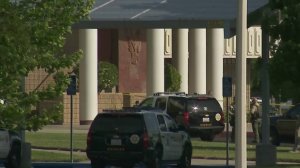 L.A. County sheriff's deputies respond to Highland High in Palmdale, where authorities say a student shot another student on May 11, 2018. (Credit: KTLA)