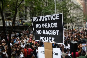 More than 200 people gathered for a rally to protest the fatal shooting of an unarmed black teen at the Allegheny County Courthouse on June 21, 2018 in Pittsburgh, Pennsylvania. (Credit: Justin Merriman/Getty Images)