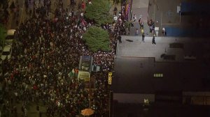 Hundreds shut down Melrose Avenue during a memorial for slain rapper XXXTentacion in the Fairfax area of Los Angeles on June 19, 2018. (Credit: KTLA)
