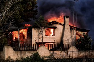 A house burns during a wildfire in Kineta, Greece, near Athens, on July 23, 2018. (Credit: Valerie Gache / AFP / Getty Images)