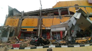A picture taken on September 29, 2018 shows a collapsed building after an earthquake and tsunami hit Palu, on Sulawesi island. (Cresdit: Ola Gondrok/AFP/Getty Images)