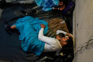 Honduran migrants taking part in a caravan heading to the U.S. sleep in the main square of Ciudad Tecun Uman, Guatemala, in the border with Mexico, on Oct. 20, 2018. (Credit: ORLANDO SIERRA/AFP/Getty Images)