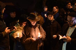 People hold candles outside the Tree of Life Synagogue after a shooting there left 11 people dead in the Squirrel Hill neighborhood of Pittsburgh on Oct. 27, 2018. (Credit: BRENDAN SMIALOWSKI/AFP/Getty Images)