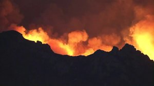 Woolsey Fire burns near Point Mugu on Nov. 14, 2018. (Credit: KTLA)