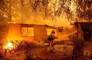 Firefighters battle flames at a burning apartment complex in Paradise, California, on Nov. 9, 2018, in the Camp Fire. (Credit: JOSH EDELSON/AFP/Getty Images)