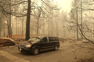 A hearse carries the remains of two deceased victims of the Camp Fire on Nov. 10, 2018 in Paradise, California. (Credit: Justin Sullivan/Getty Images)