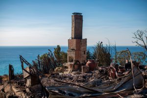 The ruins of an ocean view home in Malibu are seen in the aftermath of the Woolsey Fire on Nov. 14, 2018. (Credit: David McNew / AFP / Getty Images)