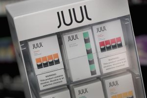 Electronic cigarettes and pods by Juul, the nation's largest maker of vaping products, are offered for sale at the Smoke Depot on September 13, 2018 in Chicago, Illinois. (Credit: Scott Olson/Getty Images)