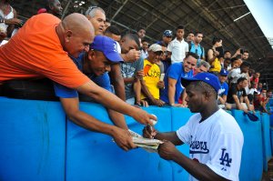 Cuban MLB player Yasiel Puig signs autographs at the Latin American Stadium in Havana on Dec. 16, 2015. (Credit: YAMIL LAGE/AFP/Getty Images)