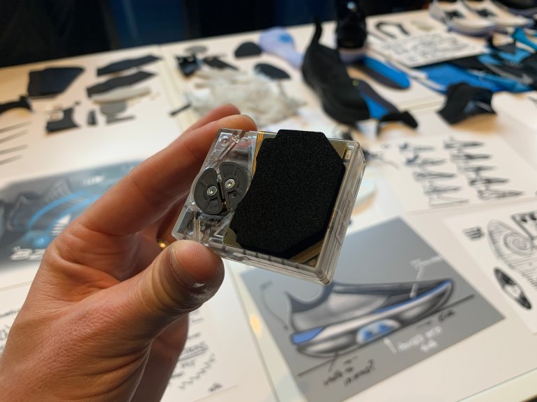 Nike BB Adapt Flex Mechanism