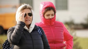 A mother and daughter bundle up for the cold weather at the Griffith Observatory on Feb. 21, 2019. (Credit: Al Seib / Los Angeles Times)