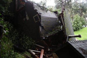 A view of a home that was swept down a hill by a mudslide during a rain storm on February 14, 2019 in Sausalito, California. (Credit: Justin Sullivan/Getty Images)