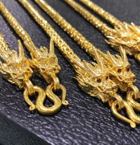 Gold chains similar to one stolen by a robbery suspect in Chinatown are seen in a photo provided by LAPD officials on Feb. 27, 2019.