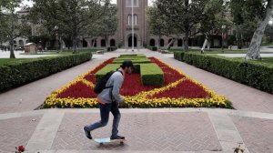 The USC campus outside Bovard Hall is seen in this undated photo. (Credit: Robert Gauthier / Los Angeles Times)