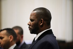 R. Kelly appears at a hearing before Judge Lawrence Flood at Leighton Criminal Court Building in Chicago on May 7, 2019. (Credit: E. JASON WAMBSGANS/AFP/Getty Images)