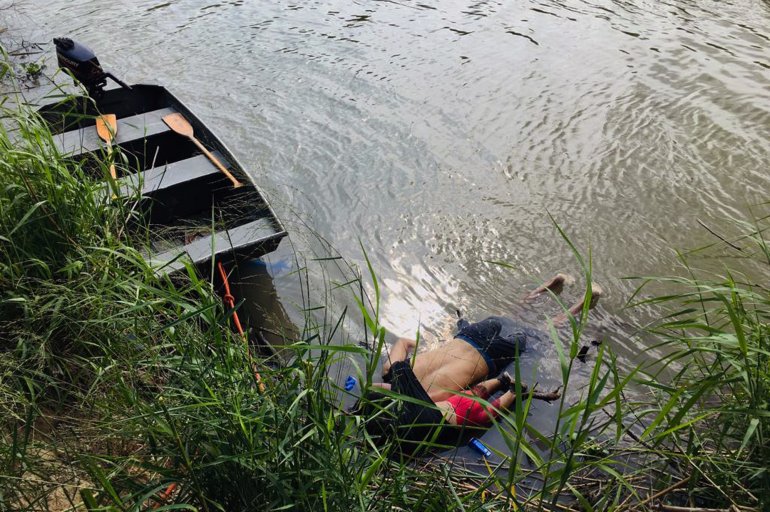 The bodies of Salvadoran migrant Oscar Martinez Ramirez and his daughter, who drowned while trying to cross the Rio Grande – on their way to the U.S. – in Matamoros, Tamaulipas, on June 24, 2019. (Credit: STR/AFP/Getty Images)