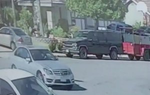 A silver Mercedes is driven away from a driveway in La Verne in what police say is a car theft on Aug. 13, 2019. (Credit: Jennifer Deegan)