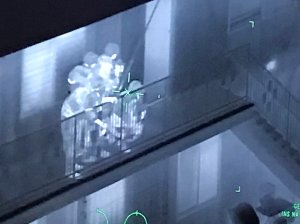 Los Angeles County Sheriff's Department Special Enforcement Bureau deputies prepare to raid an apartment containing a kidnapping suspect and victim in Bellflower on Aug. 16, 2019,, as seen in this thermal image provided by sheriff's officials.