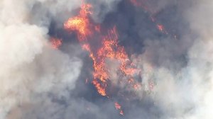 Flames from the Tenaja Fire rage in the Murrieta area on Sept. 5, 2019. (Credit: KTLA)