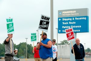 Members of the United Auto Workers (UAW) who are employed at the General Motors Co. Flint Powertrain plant in Flint, Mich., picket outside of the plant as they strike on Sept. 16, 2019. (Credit: JEFF KOWALSKY/AFP/Getty Images)