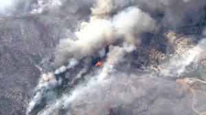 The Tenaja Fire burns dangerously close to homes in the Murrieta area on Sept. 5, 2019. (Credit: KTLA)