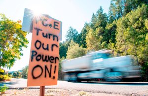 A sign calling for PG&E to turn the power back on is seen on the side of the road during a statewide blackout in Calistoga, Calif., on Oct. 10, 2019. (Credit: JOSH EDELSON/AFP via Getty Images)