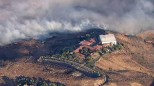 The Easy Fire burned dangerously close to the Ronald Reagan Presidential Library in Simi Valley on Oct. 30, 2019. (Credit: KTLA)