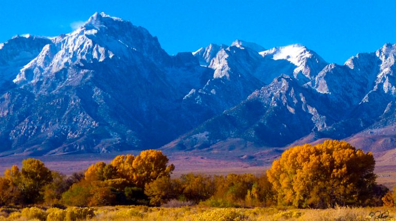 Mount Williamson, California's second-highest peak, is seen in an October 2010 photo. (Credit: Paul Fretheim / Wikimedia Commons)