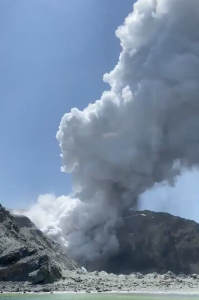 A volcanic eruption on New Zealand's White Island on Dec. 9, 2019. (Credit: @sch on Twitter)