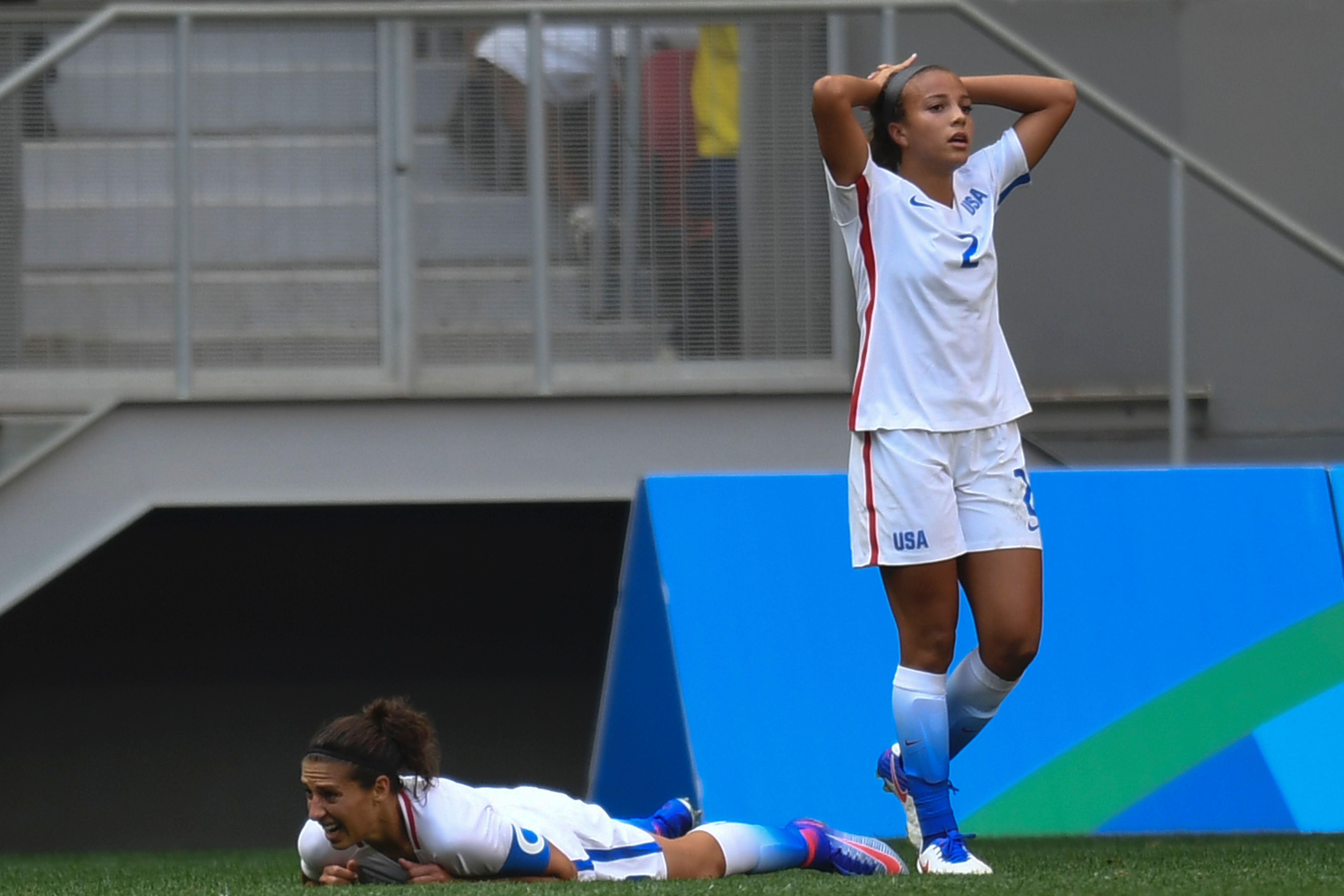 US' forward Mallory Pugh (R)and midfield Carli Lloyd react during the Rio 2016 Olympic Games Quarter-finals women's football match USA vs Sweden, at the Mane Garrincha Stadium in Brasilia on August 12, 2016. / AFP / EVARISTO SA (Photo credit should read EVARISTO SA/AFP/Getty Images)