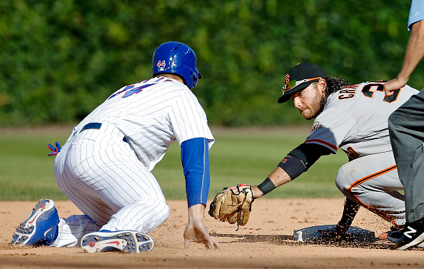 Anthony Rizzo #44 of the Chicago Cubs is tagged out by Brandon Crawford #35 of the San Francisco Giants during the ninth inning at Wrigley Field on September 3, 2016 in Chicago, Illinois. The San Francisco Giants won 3-2. (Photo by Jon Durr/Getty Images)
