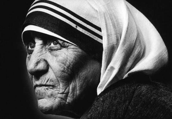 Mother Teresa of Calcutta (1910 - 1997) visits St. James' Church in Piccadilly, London, 8th July 1981. (Photo by John Downing/Getty Images)