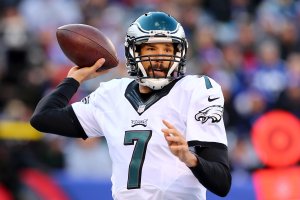 EAST RUTHERFORD, NJ - JANUARY 03: Sam Bradford #7 of the Philadelphia Eagles throws the ball in the first half against the New York Giants during their game at MetLife Stadium on January 3, 2016 in East Rutherford, New Jersey. (Photo by Elsa/Getty Images)