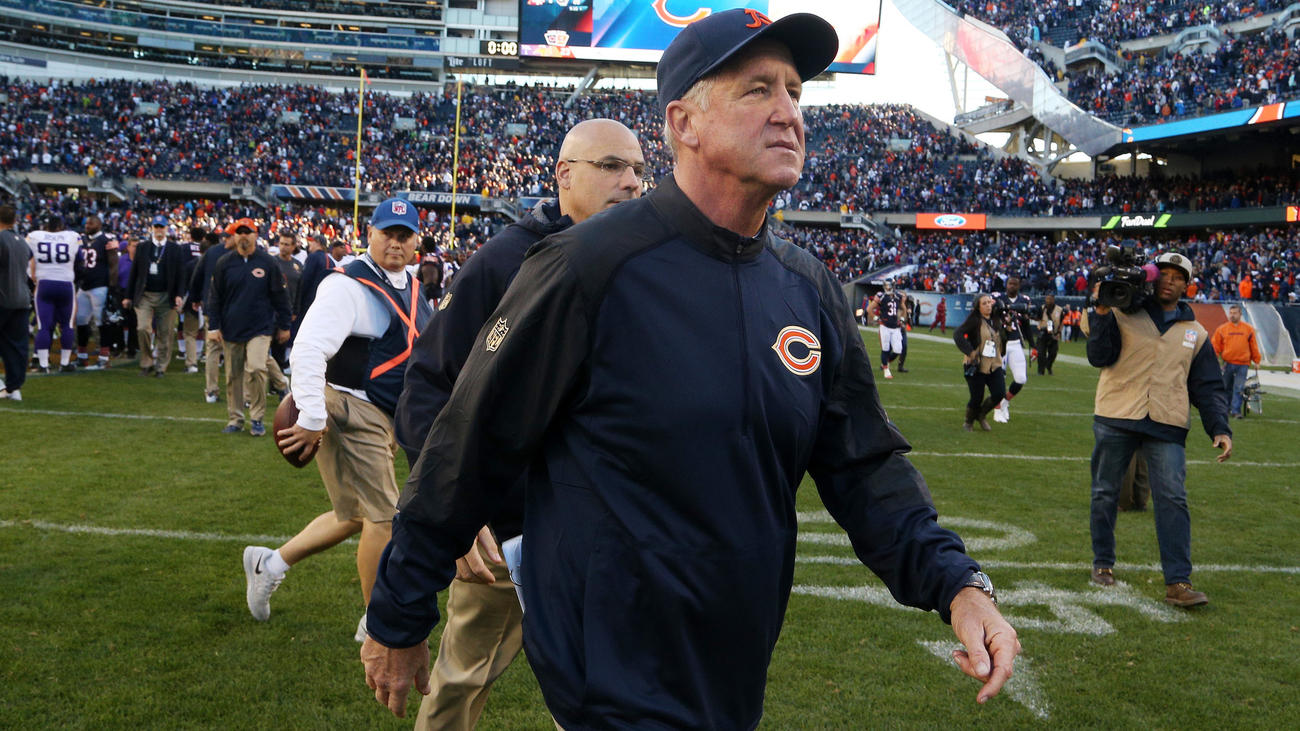 John Fox walks off the field after the Bears' loss to the Vikings. (Anthony Souffle / Chicago Tribune)