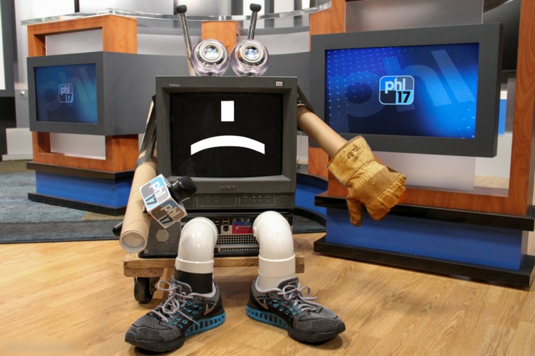 PHL17-Bot gives the thumbs down to the Hitchbot Tragedy.