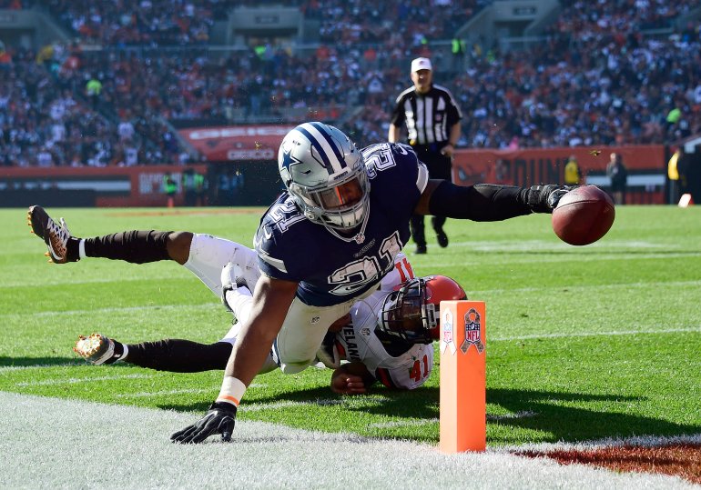 CLEVELAND, OH - NOVEMBER 06: Ezekiel Elliott #21 of the Dallas Cowboys dives for a 10 yard touchdown in the first half against the Cleveland Browns at FirstEnergy Stadium on November 6, 2016 in Cleveland, Ohio. (Photo by Jason Miller/Getty Images)