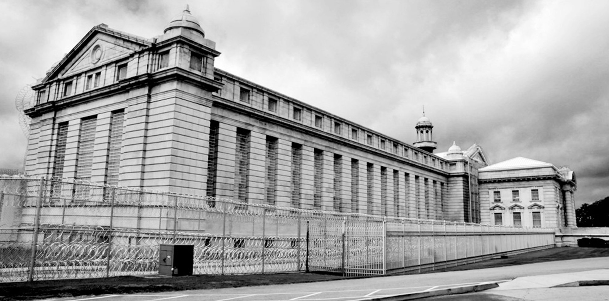 Back in January 2013, the Atlanta Police Department started investigating inmates "temporarily escaping" from the medium-security US Penitentiary in the city, according to court documents filed in what appears to be the latest unapproved furlough. Cops believe the inmates escaped through holes cut in the prison fence.
